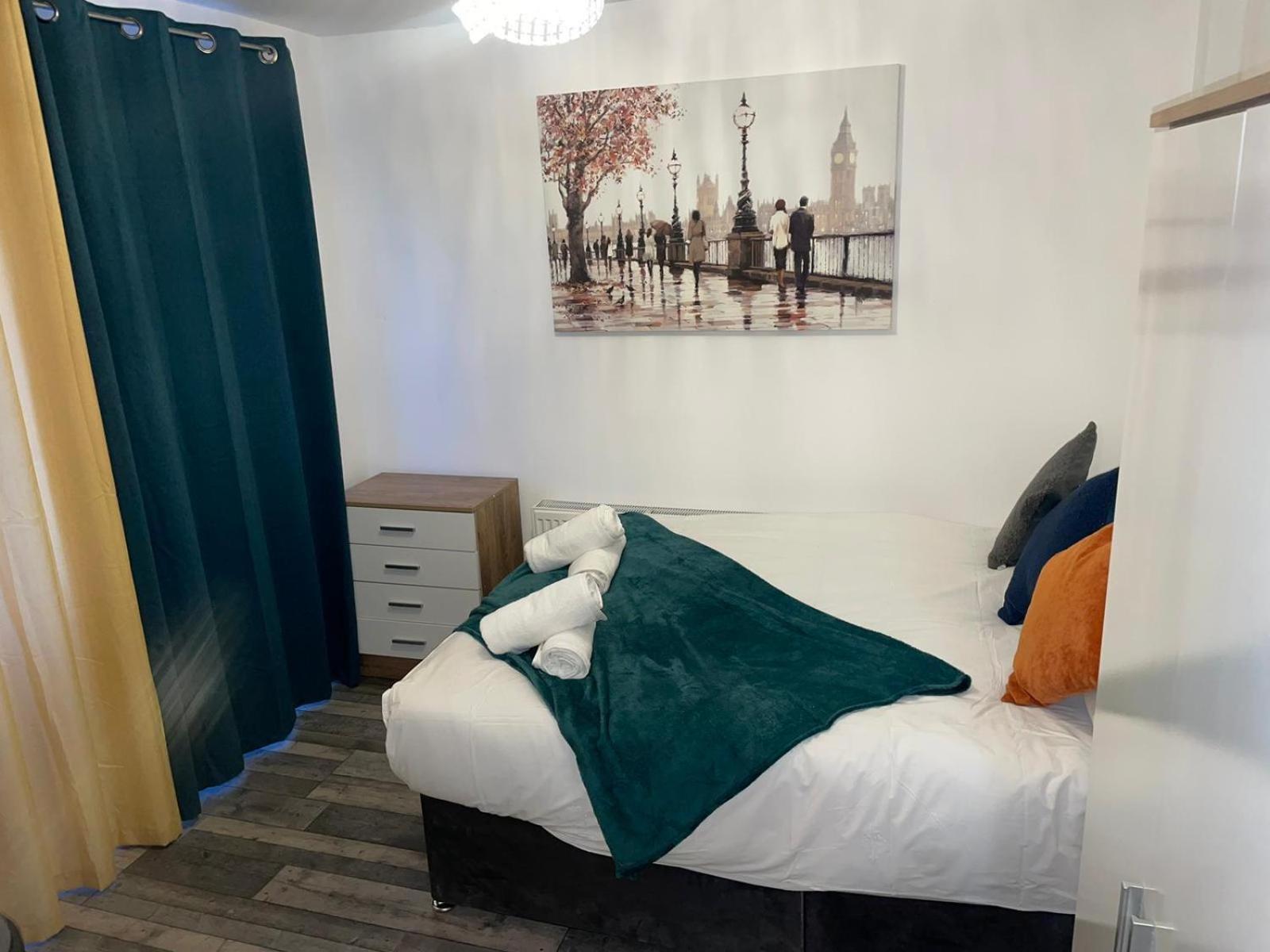 Private Room In London Enfield With Parking Exterior photo
